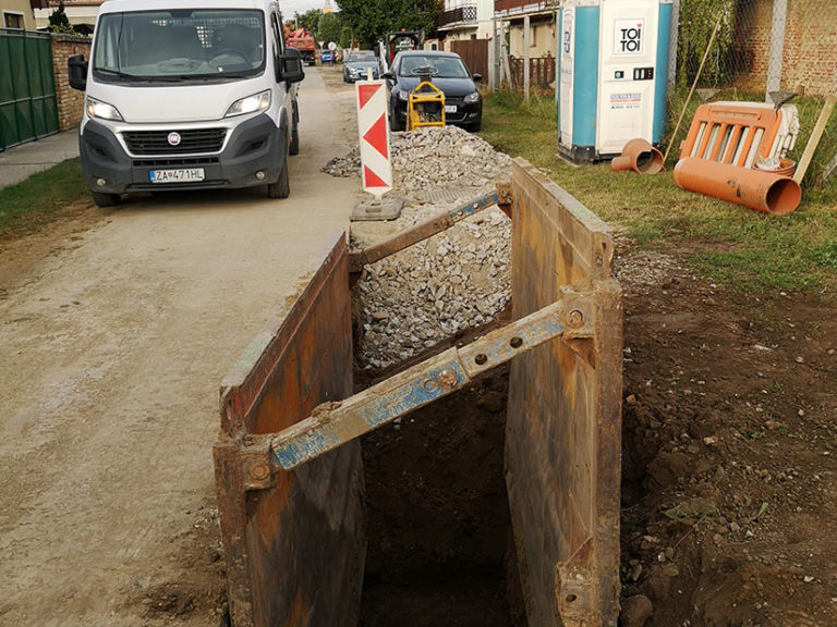 Dobudovanie kanalizácie a intenzifikácia ČOV v obci Dvory nad Žitavou