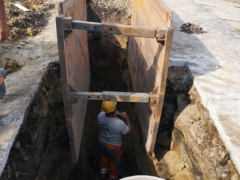 Dobudovanie kanalizácie a intenzifikácia ČOV v obci Dvory nad Žitavou